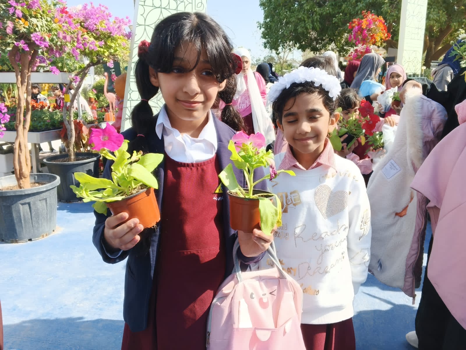 مهرجان الزهور الثالث يستقبل أكثر من 4 آلاف طالب وطالبة من مختلف المنشآت التعليمية 