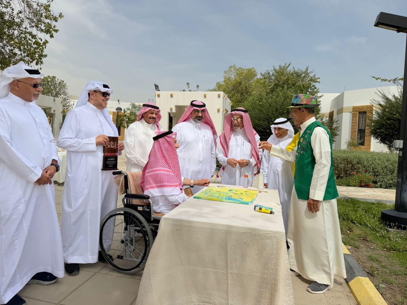 لإسعادهم  .. فطور المحبة والسلام مع المسنين