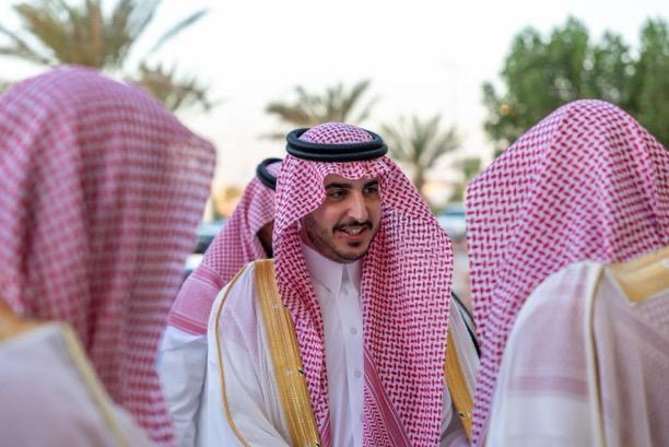أمير منطقة الجوف ونائبه يؤدّيان صلاة عيد الأضحى