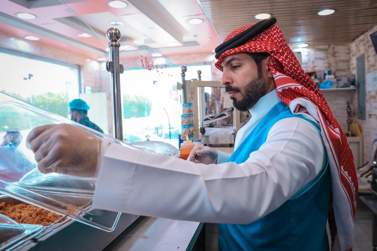 جولة تنفذها بلدية بقيق على المنشآت الغذائية والتجارية والمباني