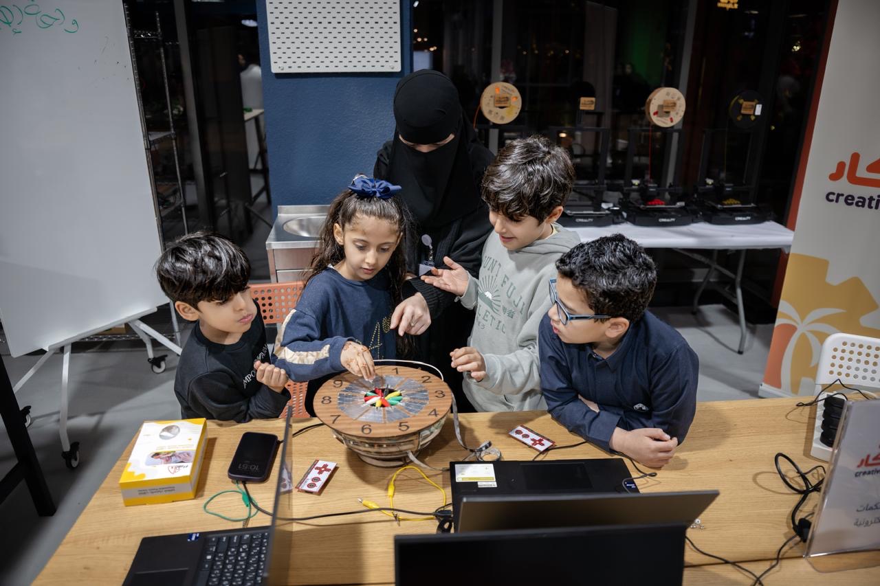 واحة الابتكار تفتح أبوابها لتعزيز الابتكار ومهارات المستقبل، بدعم من أرامكو السعودية وبالتعاون مع مركز نمو للتعليم