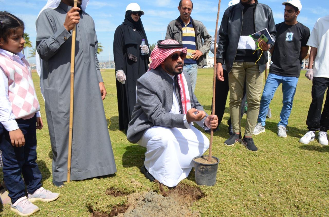 تتجمل طرق واحياء الدمام بالتشجير