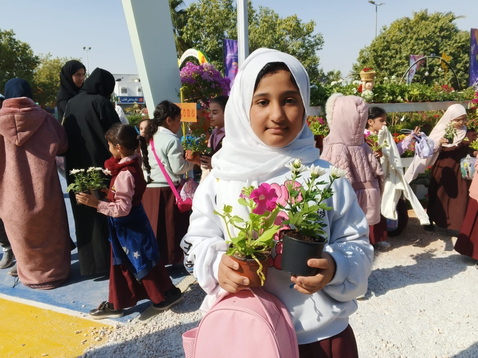 مهرجان الزهور الثالث يستقبل أكثر من 4 آلاف طالب وطالبة من مختلف المنشآت التعليمية 