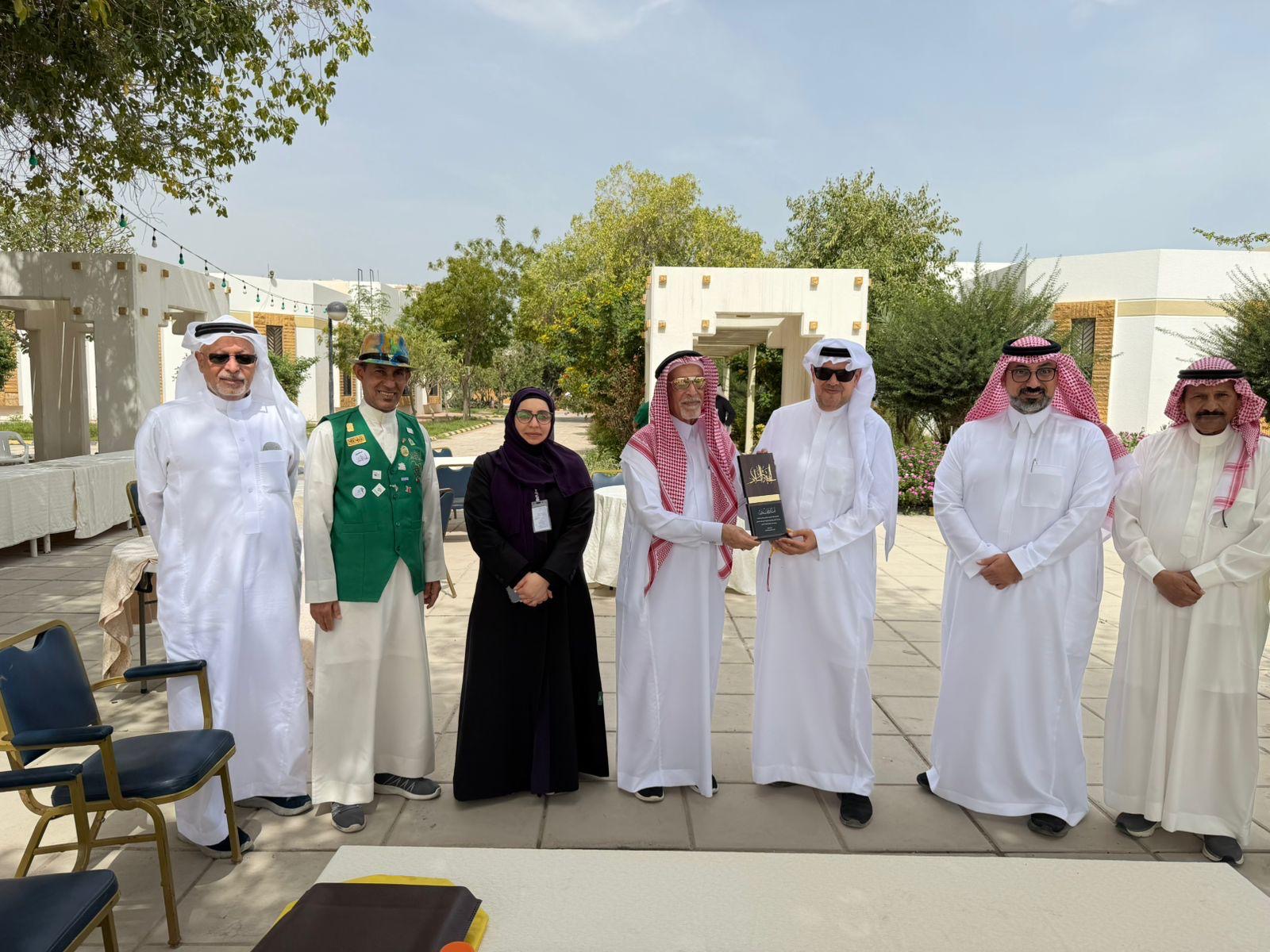 لإسعادهم  .. فطور المحبة والسلام مع المسنين