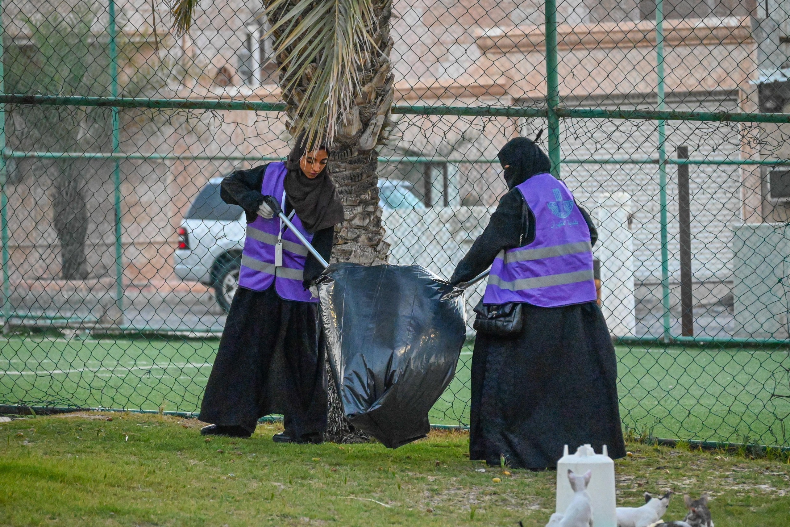  مبادرة نظافة الظهران بمشاركة 355 متطوع ومتطوعة*