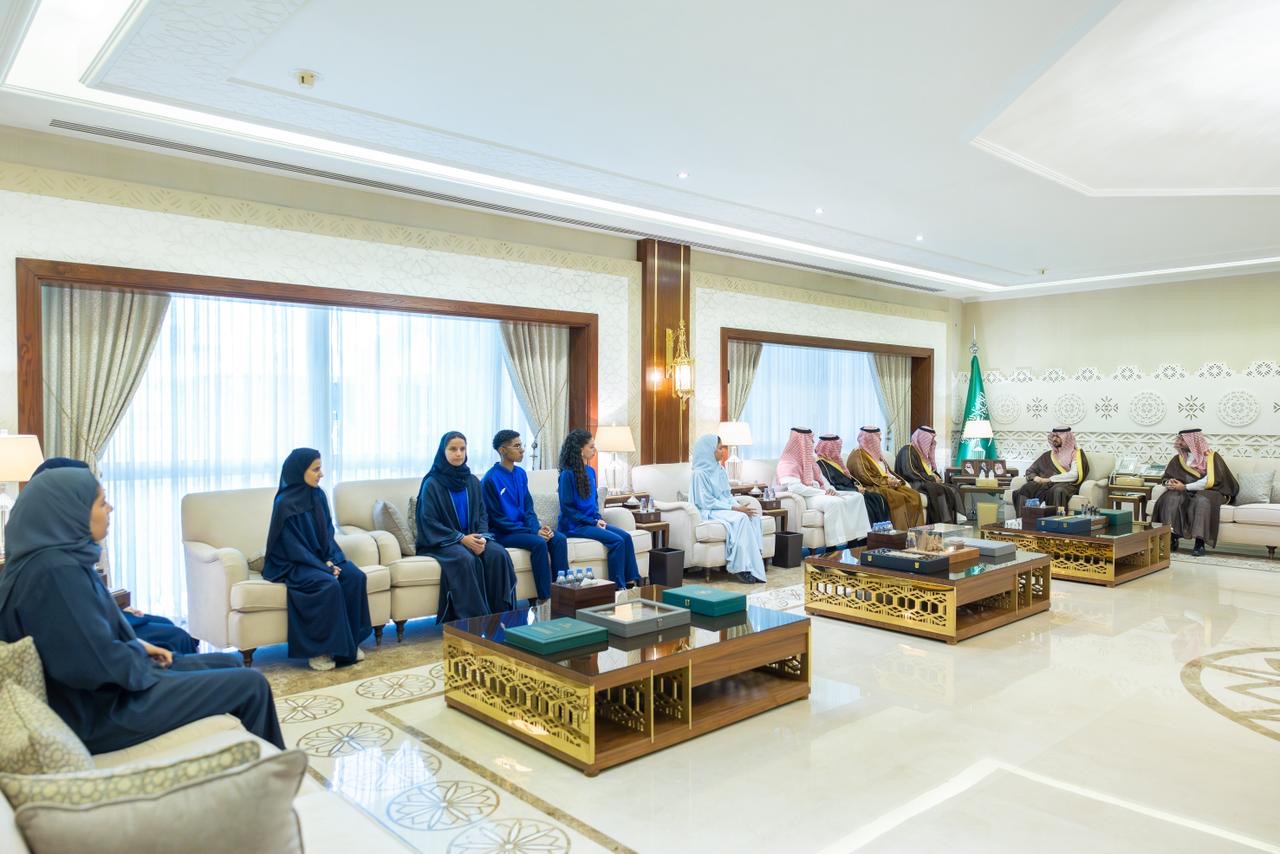 سمو نائب أمير المنطقة الشرقية يستقبل نادي النهضة بمناسبة صعود فريق السيدات للدوري الممتاز
