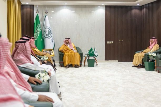 الأمير فيصل بن نواف بن عبدالعزيز يستقبل مديري القطاعات الخدمية بمحافظة طبرجل