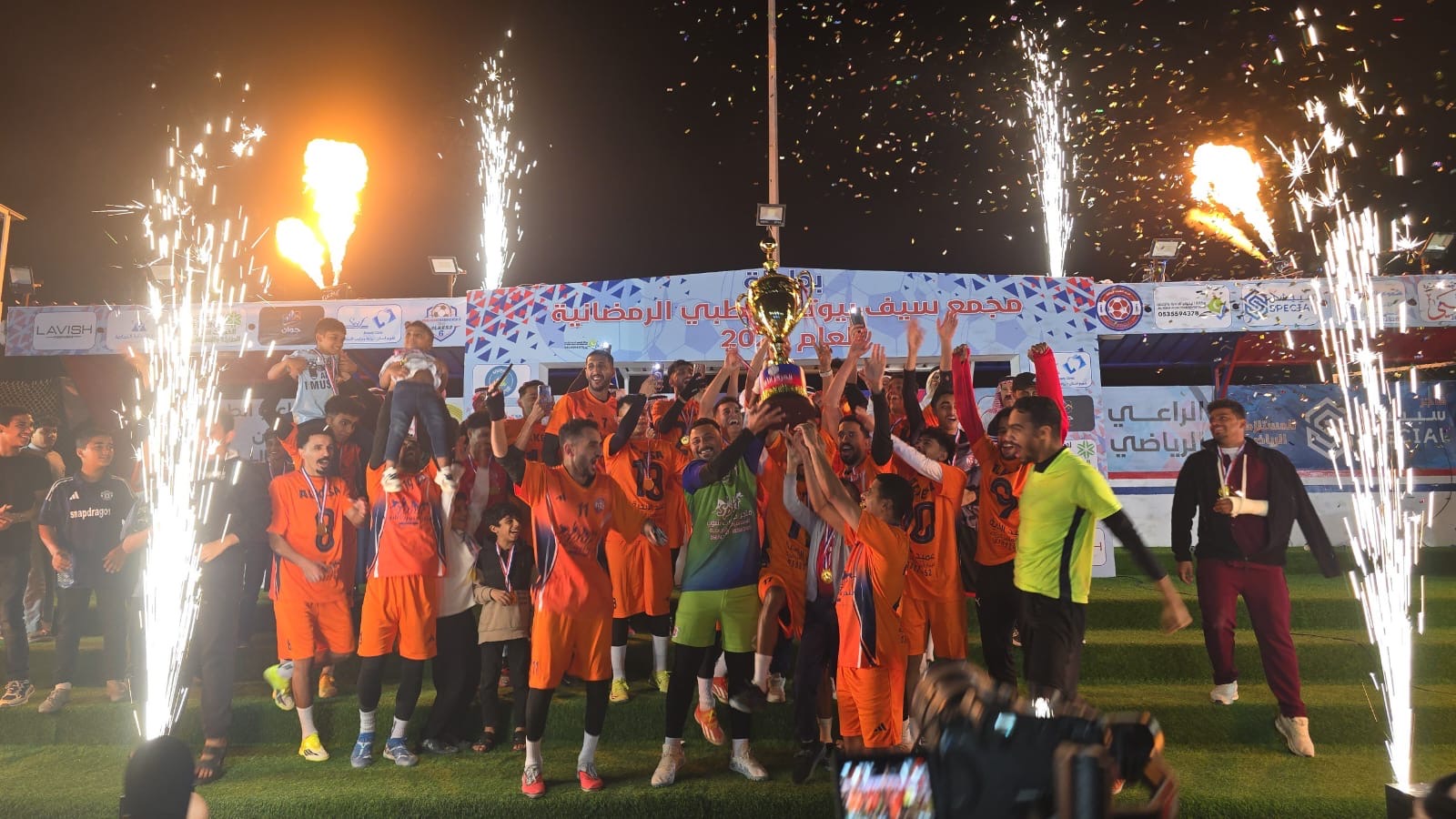 من يطوله .. الكساء طار بالبطوله