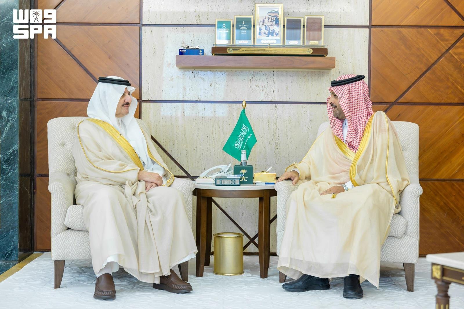 أمير المنطقة الشرقية يطّلع على مشروع صندوق 