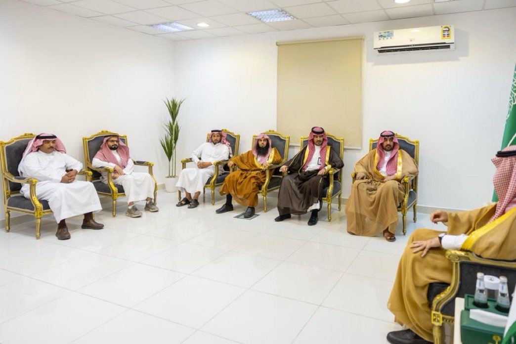 نائب أمير الجوف يلتقي مديري القطاعات الخدمية بطبرجل