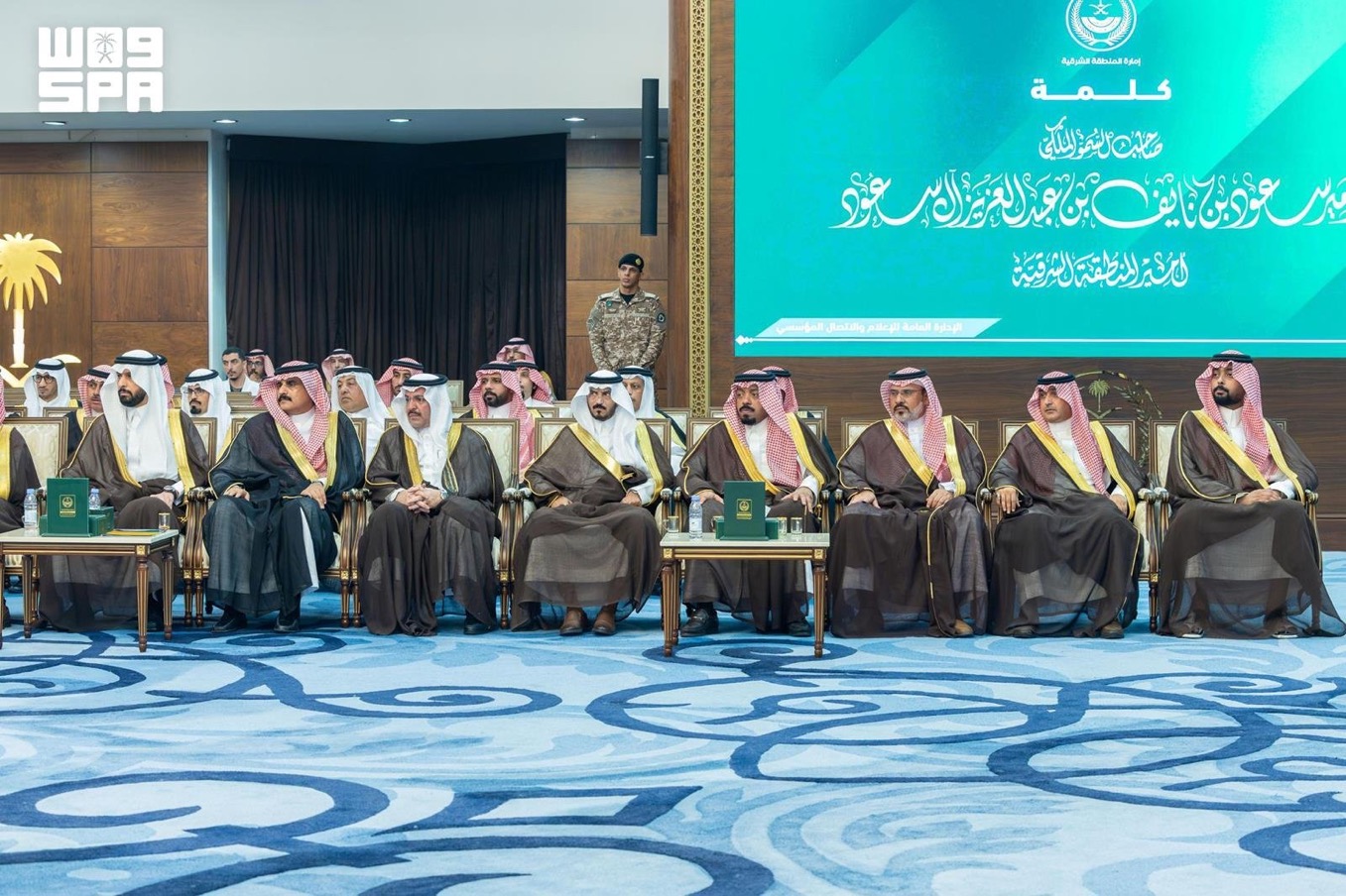 أمير الشرقية يستقبل منسوبي فرع وزارة الموارد البشرية والتنمية الاجتماعية بالمنطقة