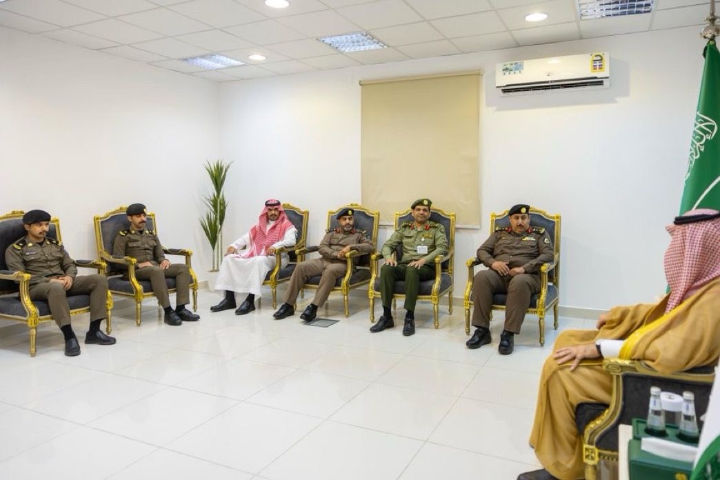 الأمير متعب بن مشعل بن بدر يلتقي مديري الإدارات الأمنية في محافظة طبرجل